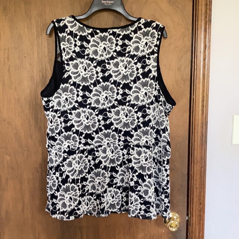Inc sleeveless top with floral embroidered design size 2X - Picture 12 of 17